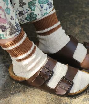 サンダルスタイルにもぴったりなラインソックス