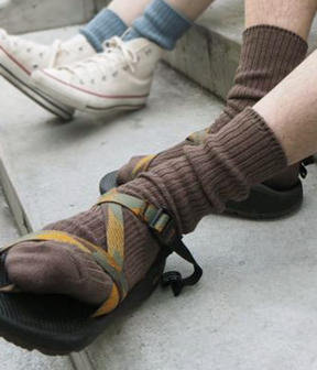 男女ペアで履けるルーズソックス