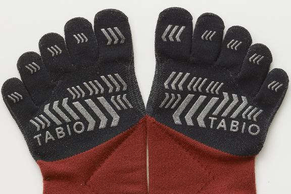 メリノウールのランニングなどにオススメなスポーツソックス。レーシングラン五本指メリノウールの滑り止めグリップ説明画像