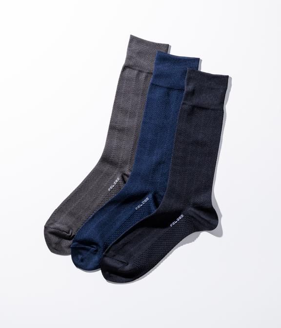 グレー、ネイビー、ブラックのレギュラー丈のFULLMESHソックス