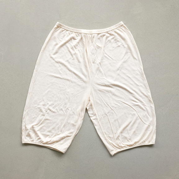 【防寒対策】 あったかペチパンツ4分丈 M-L アイボリー 靴下屋